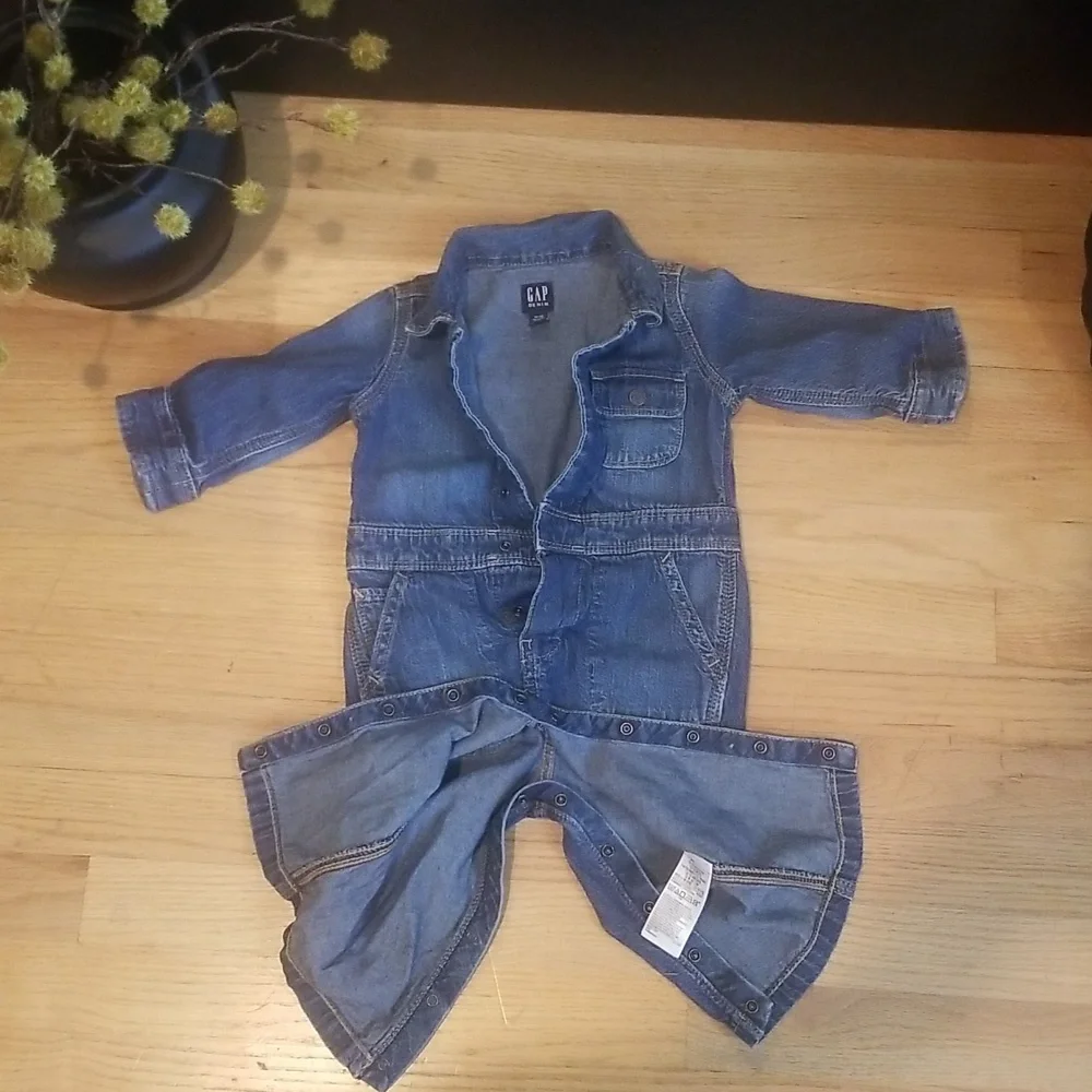 Baby GAP Denim  Overalls Coverall Jumpsuit  Romper one piece size 12-18 months